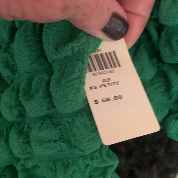 Green textured top. - Picture 4 of 4